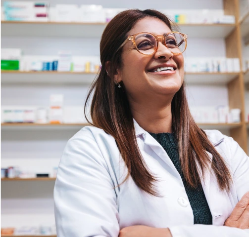 mulher-de-jaleco-atendendo